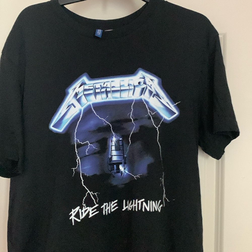 Metallica shirt, size M
